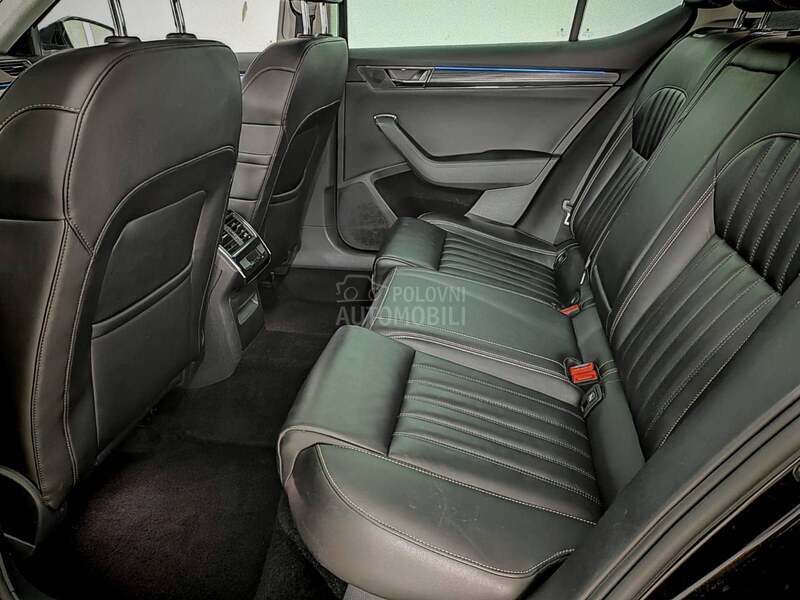 Škoda Superb kristal far