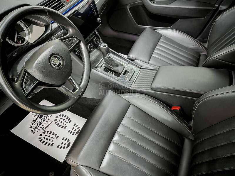 Škoda Superb kristal far