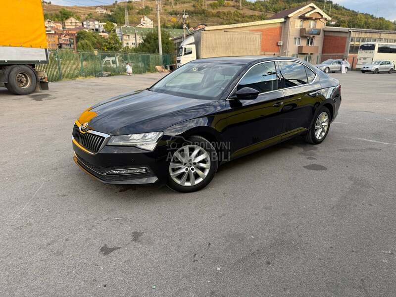 Škoda Superb kristal far