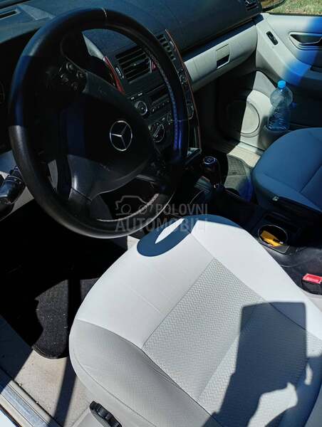 Mercedes Benz A 150 limuzina
