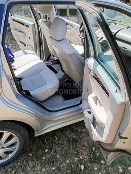 Mercedes Benz A 150 limuzina