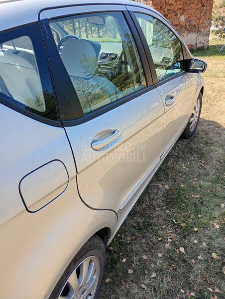 Mercedes Benz A 150 limuzina