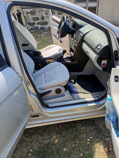 Mercedes Benz A 150 limuzina
