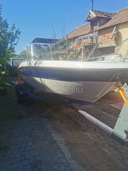 Yamarin i prikolica