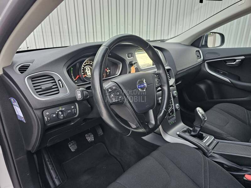 Volvo V40 1.6 D2 SERVISN A