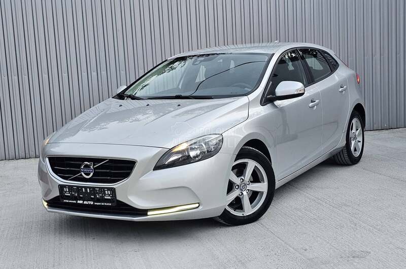 Volvo V40 1.6 D2 SERVISN A