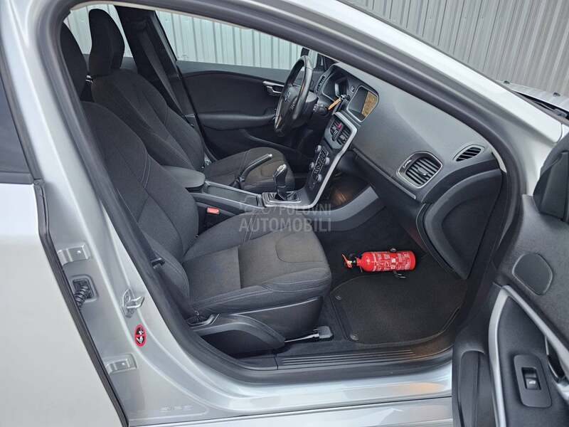 Volvo V40 1.6 D2 SERVISN A