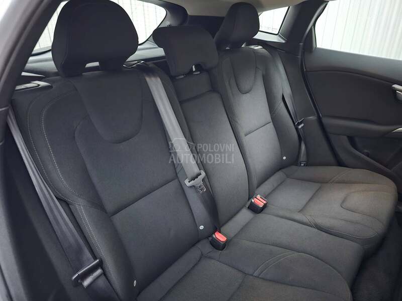 Volvo V40 1.6 D2 SERVISN A