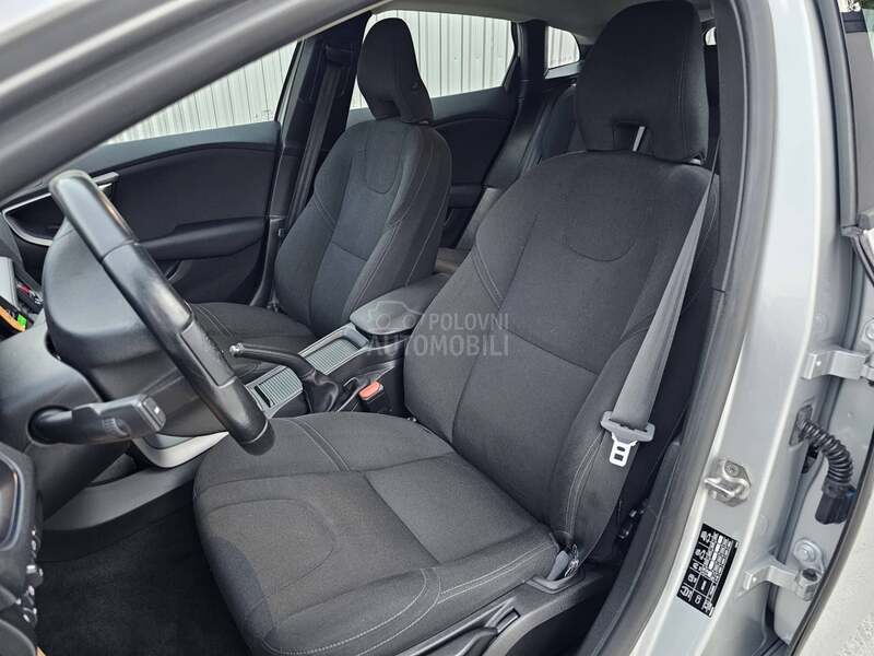 Volvo V40 1.6 D2 SERVISN A