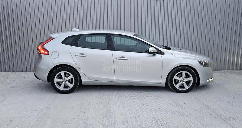 Volvo V40 1.6 D2 SERVISN A