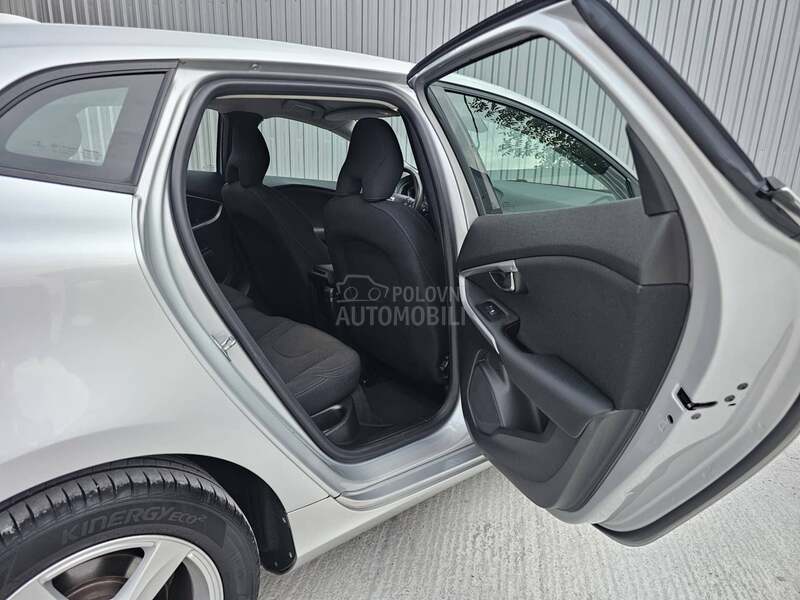 Volvo V40 1.6 D2 SERVISN A