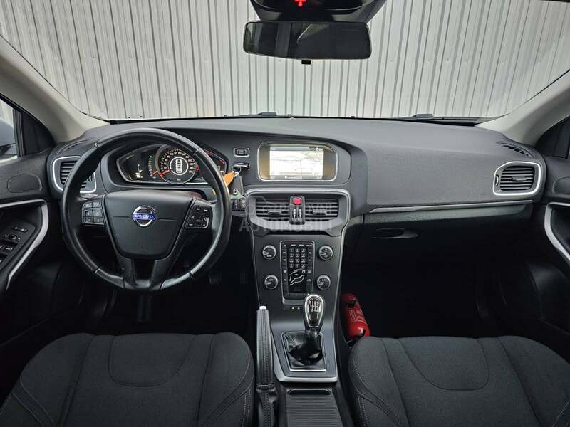 Volvo V40 1.6 D2 SERVISN A