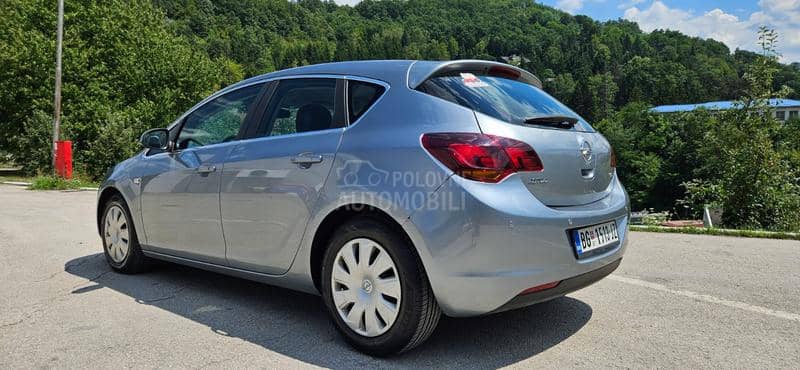 Opel Astra J CDTI 1.7 Opel Astra J CDTI 1.7