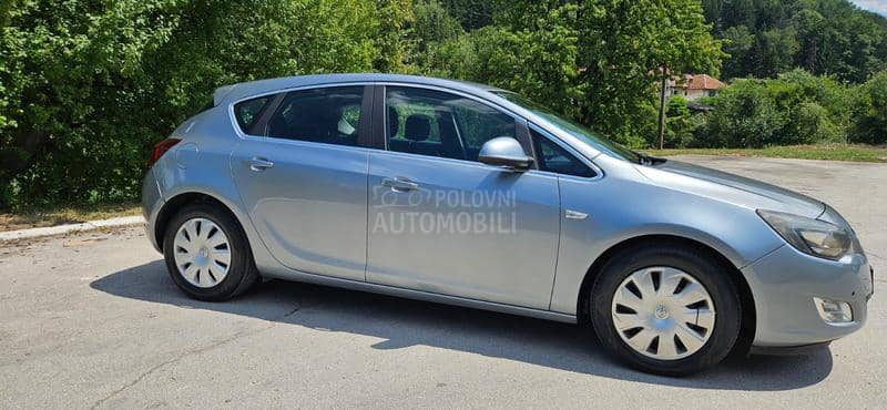 Opel Astra J CDTI 1.7 Opel Astra J CDTI 1.7