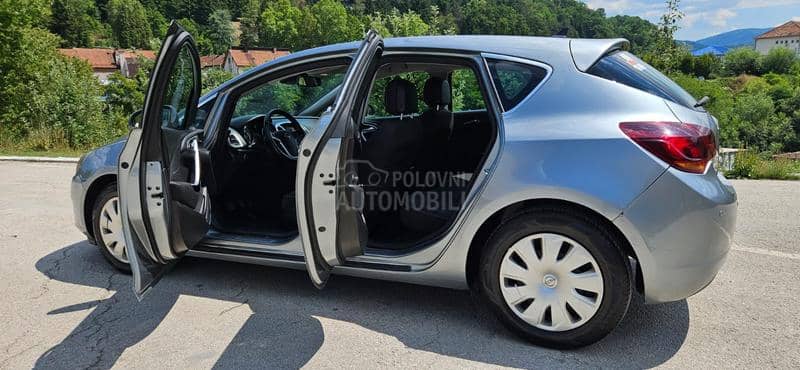 Opel Astra J CDTI 1.7 Opel Astra J CDTI 1.7