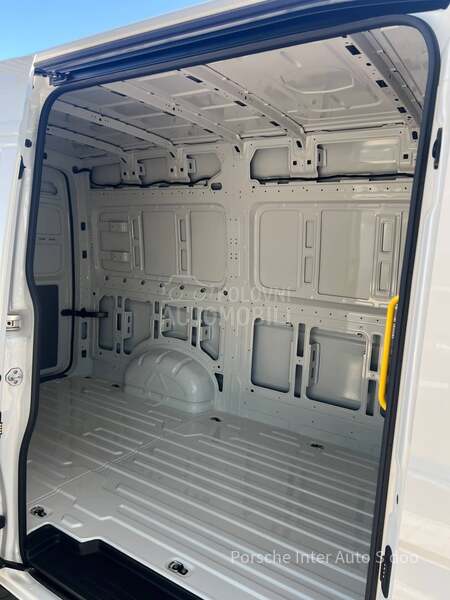 Volkswagen Crafter Furgon 35 MR