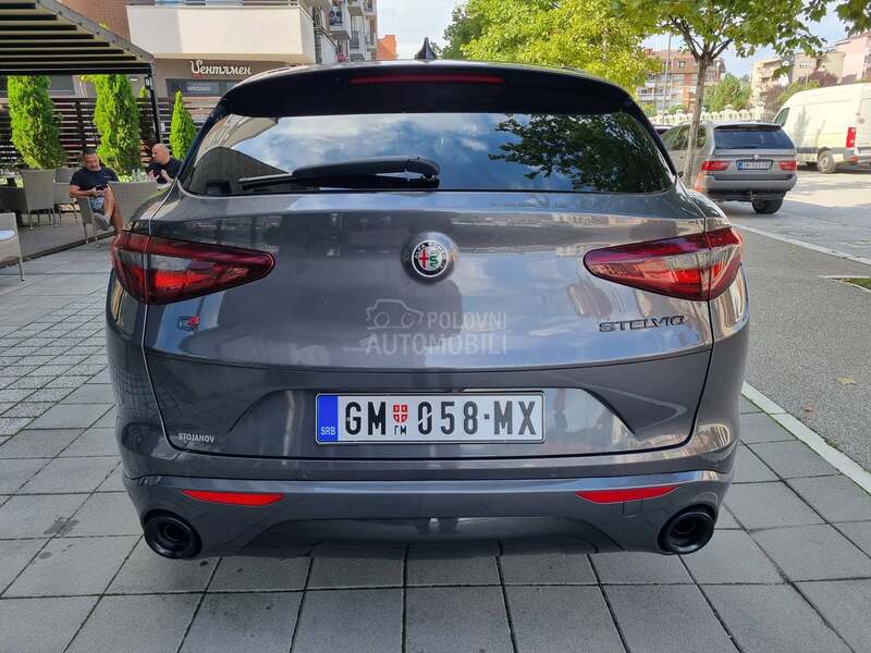 Alfa Romeo Stelvio Q4 Veloce