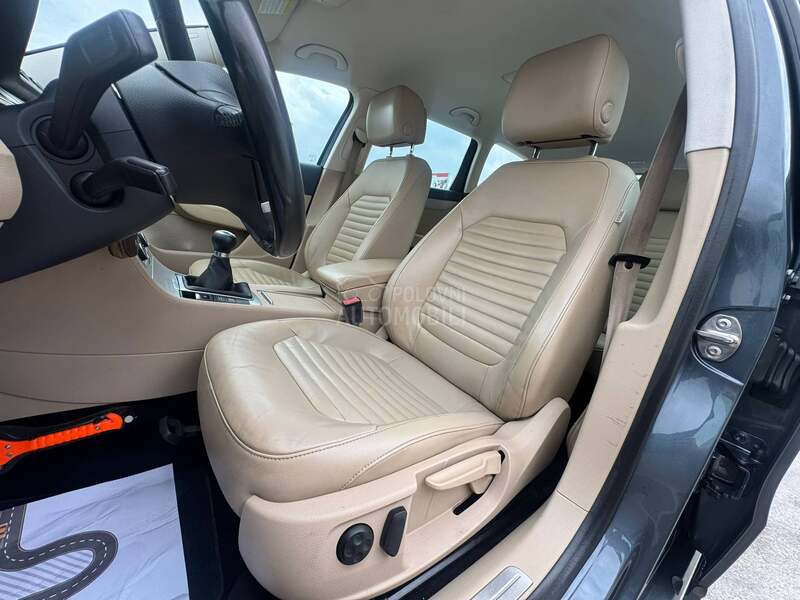 Volkswagen Passat B7 NAV / KOŽA