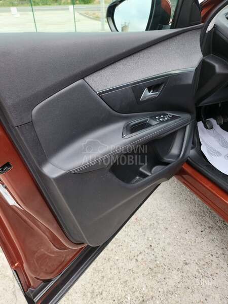Peugeot 3008 1.5 BLUEHDI ALLURE