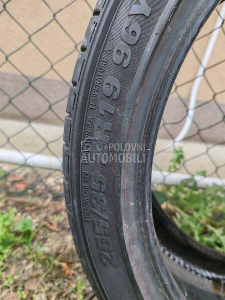 Kumho 255/35 R19 Letnja