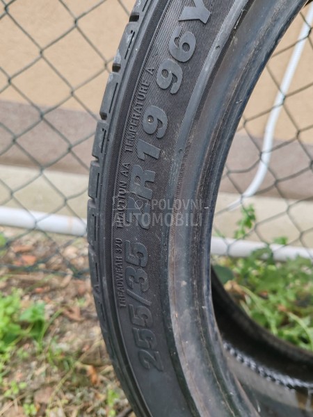 Kumho 225/40 R19 Letnja
