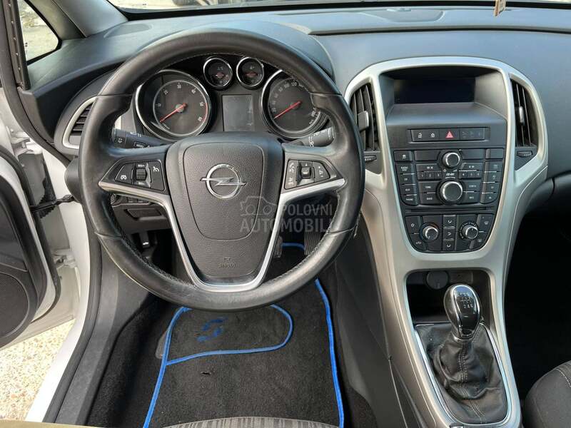 Opel Astra J 