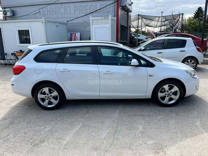 Opel Astra J 
