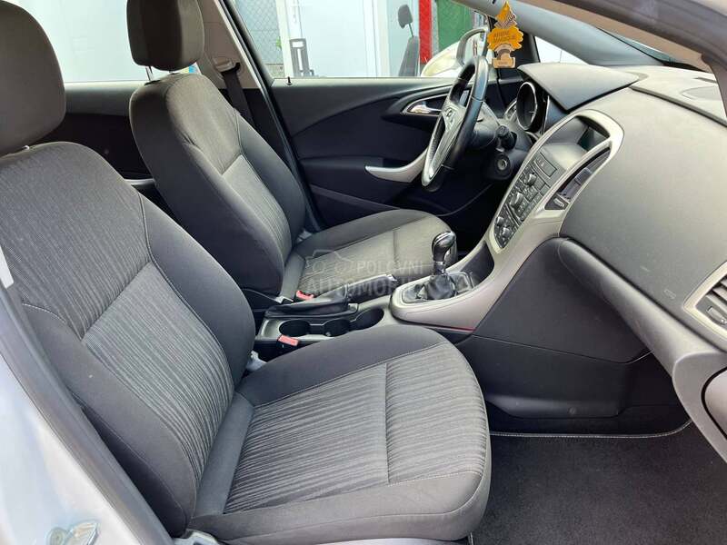 Opel Astra J 