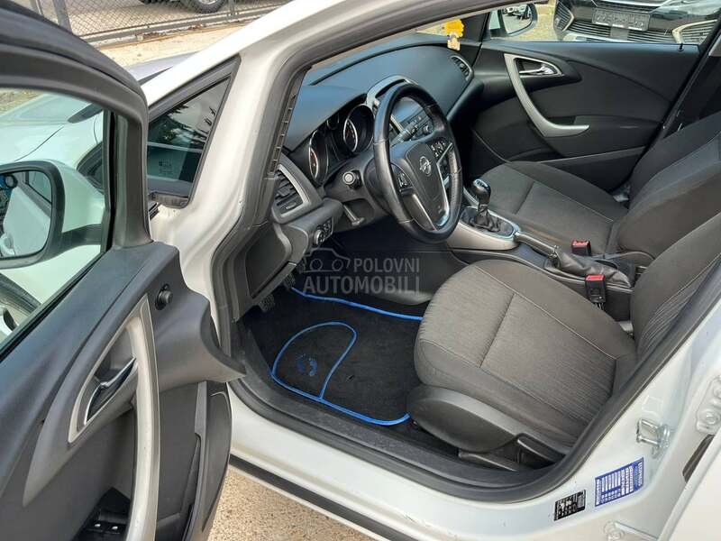 Opel Astra J 