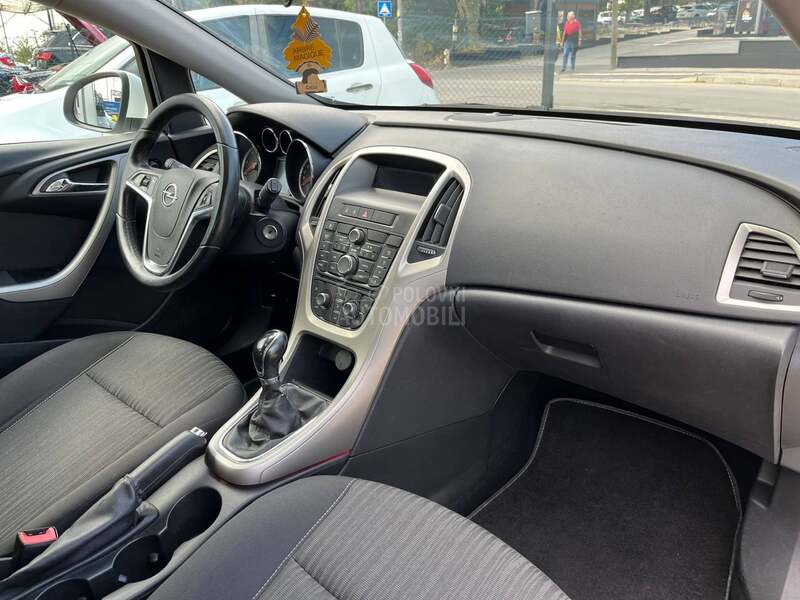 Opel Astra J 
