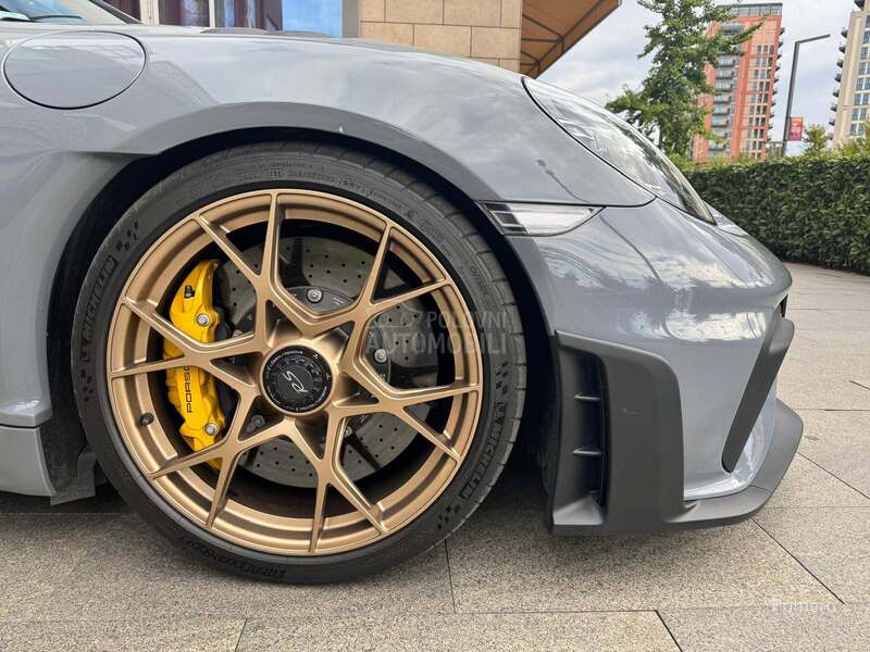 Porsche 718 Cayman GT4RS