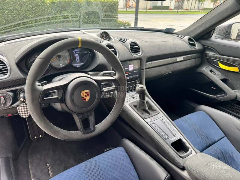 Porsche 718 Cayman GT4RS