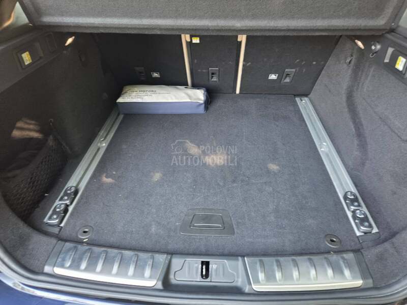 Jaguar F pace Besprekoran