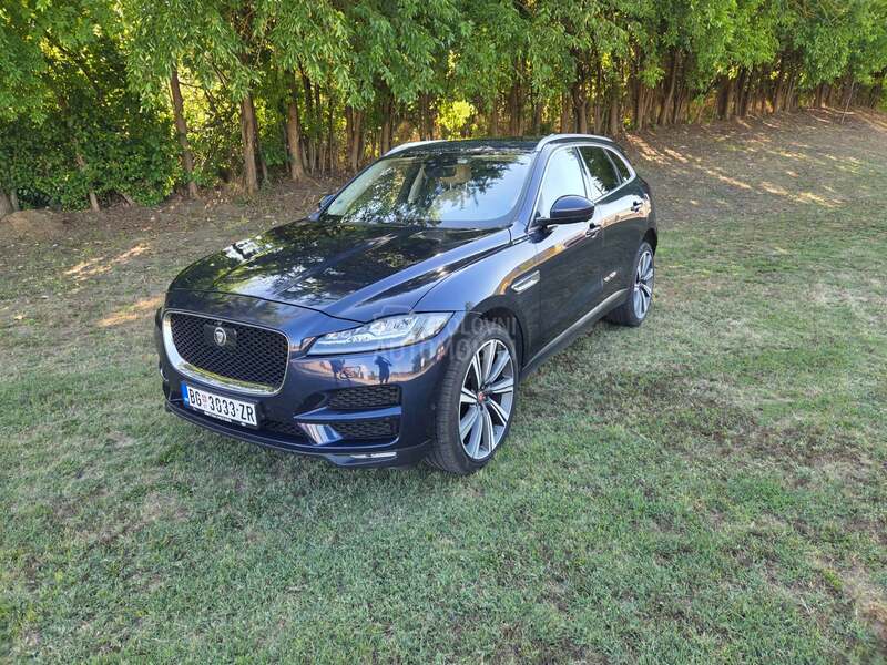 Jaguar F pace Besprekoran