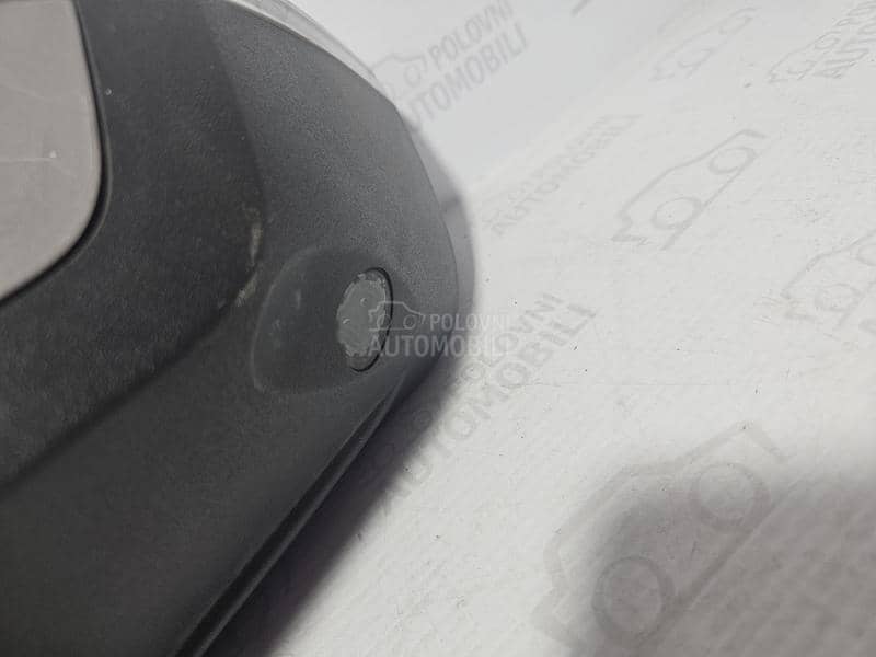 ATECA RETROVIZOR LEVI DESNI