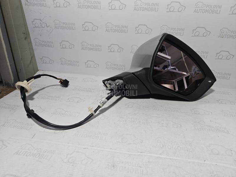 ATECA RETROVIZOR LEVI DESNI