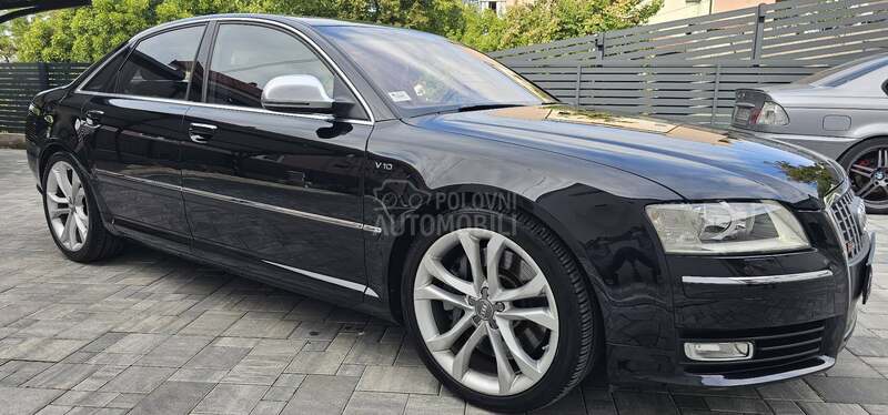 Audi S8 D3 V10-5,2l restyl