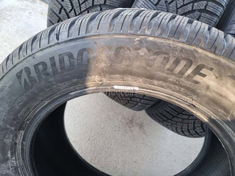 Bridgestone 235/60 R18 Zimska