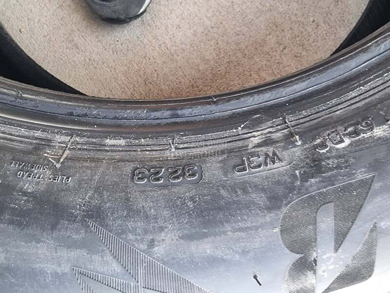Bridgestone 235/60 R18 Zimska