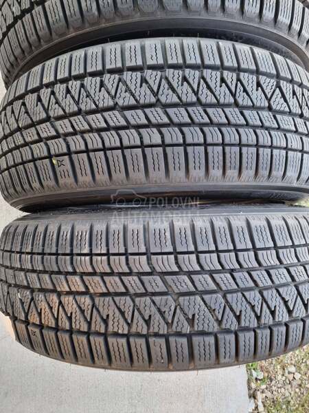 Kumho 215/65 R17 Zimska
