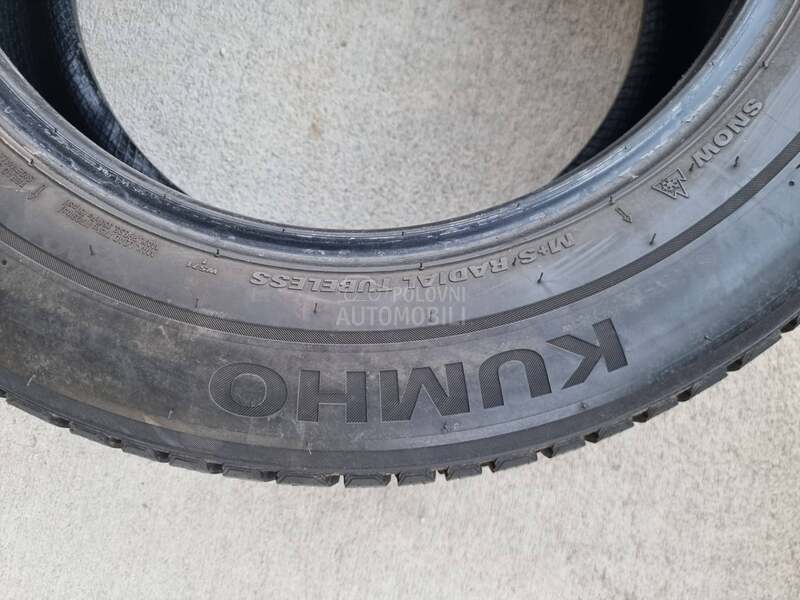 Kumho 215/65 R17 Zimska