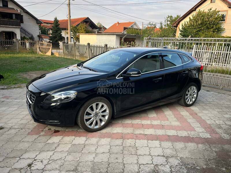 Volvo V40 D3 Summum CH