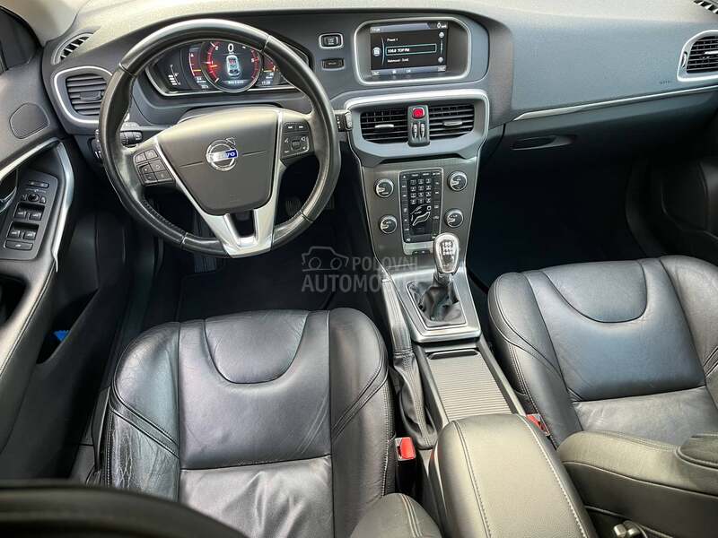 Volvo V40 D3 Summum CH