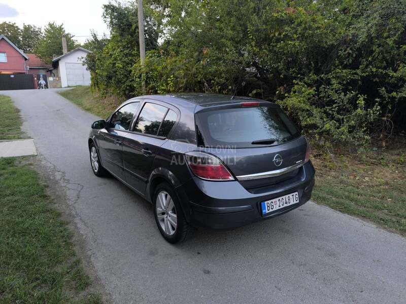 Opel Astra H 