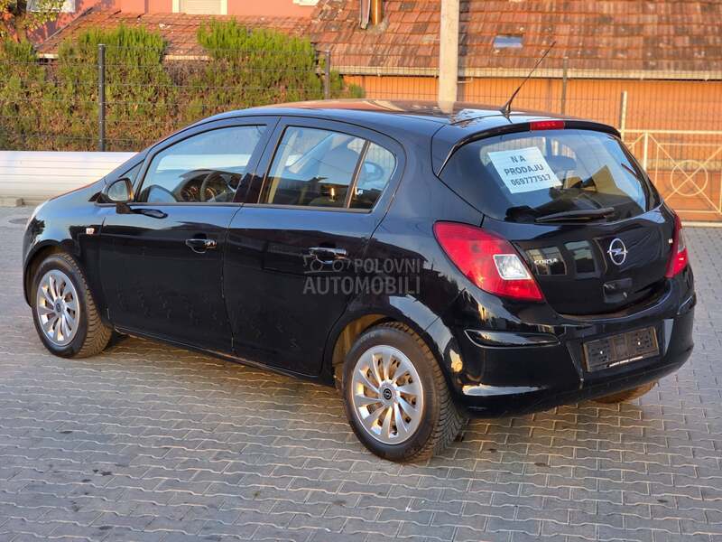 Opel Corsa D 1.4 ENJOY CH