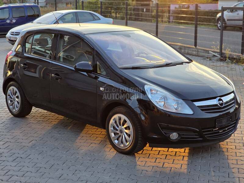 Opel Corsa D 1.4 ENJOY CH