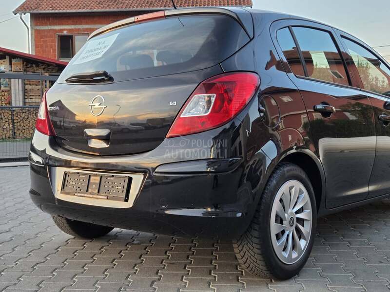 Opel Corsa D 1.4 ENJOY CH