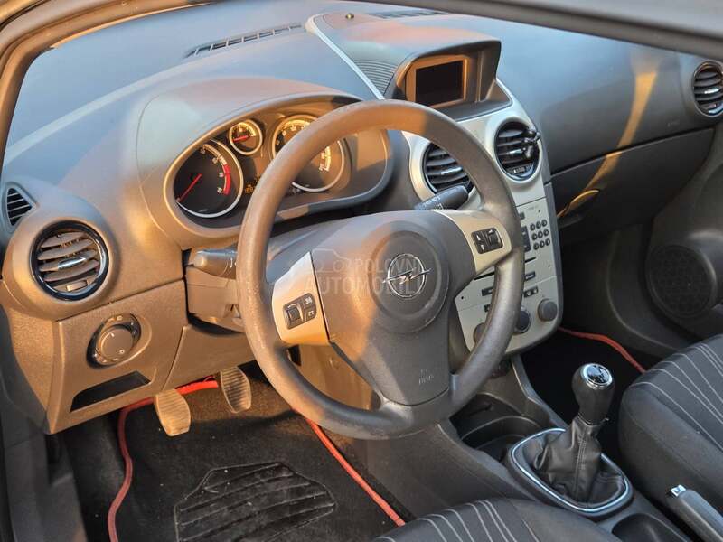 Opel Corsa D 1.4 ENJOY CH
