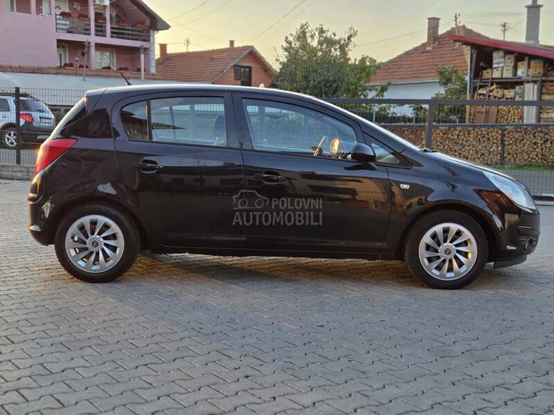 Opel Corsa D 1.4 ENJOY CH