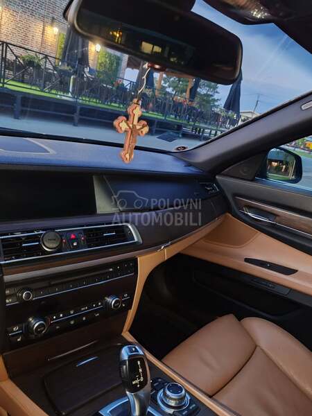 BMW 730 